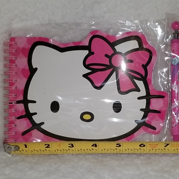 Hello Kitty Gift Set - Picture 2 of 4